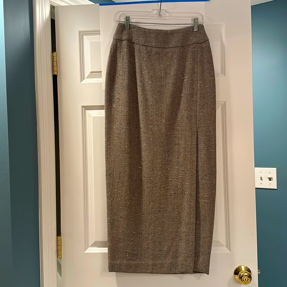 Brownish-gray herringbone Ann Freedberg skirt. Sz 10. Wool. Fully lined.